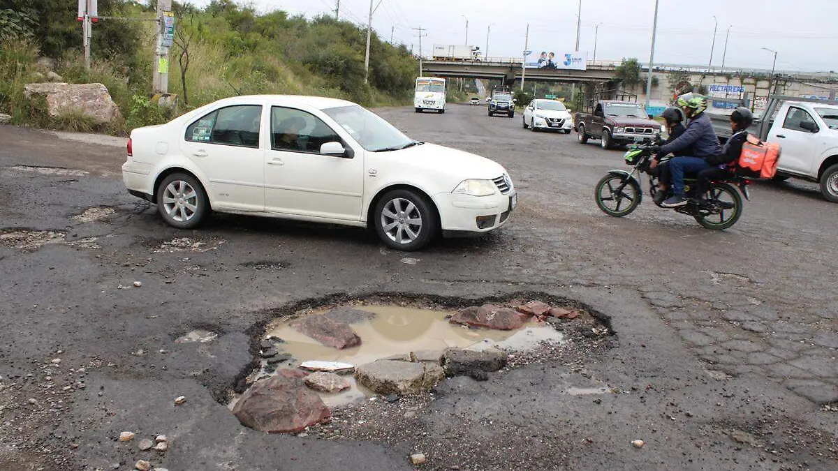 bache en calzada Emiliano Zapata cerca al Cereso